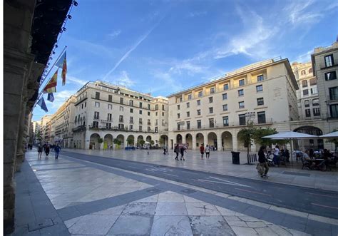 Una Mujer Se Enfrenta A Seis Años De Cárcel Acusada De Engañar A Su