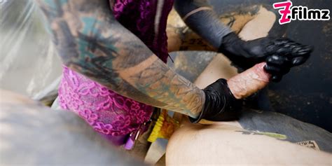 Tattooed Alt Babe Anuskatzz Has Fun Fucking Dude In The Ass With A Strapon Photos