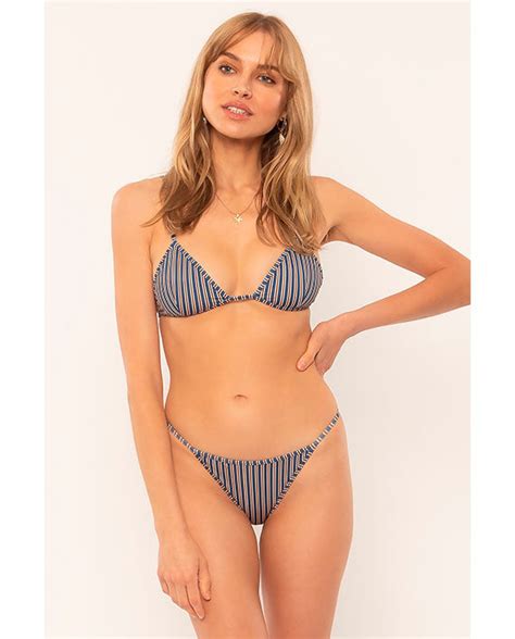 7 Hot Sexy Kamy Kimi Bikini Pics