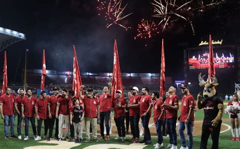 Venados de Mazatlán entrega el premio Orgullo Mazatlán a Banda MS