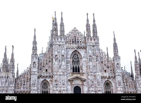 Il Giorno In Vista Del Duomo Di Milano O Il Duomo Di Milano Italia