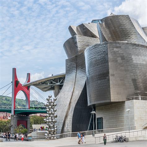 Guggenheim Bilbao Museum: Frank Gehry and Bilbao Tour + Admission ...