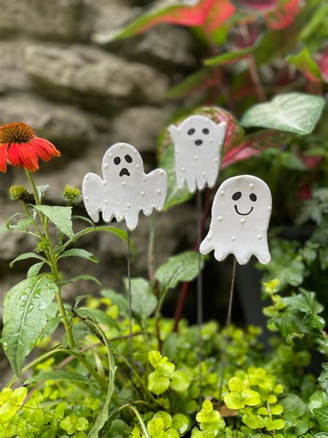 Clay Ghost Set Of 3 Halloween Ghosts Garden Stakes Yard Decor Halloween