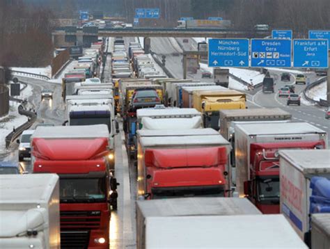 Schneechoas In Deutschland Gl Tte Unf Lle Und Glatteis