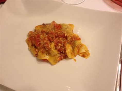 Ravioli di scampi con pomodorini freschi e polpa di granchio Più Turismo