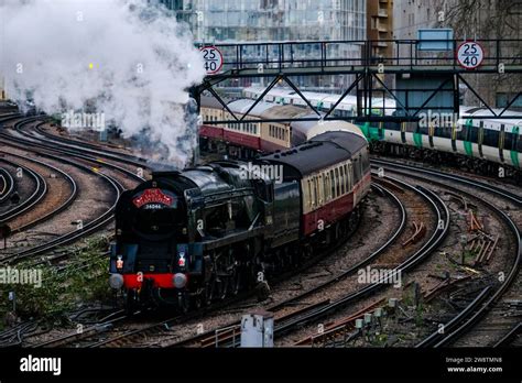 Londres Royaume Uni D Cembre Le Santa Steam Express Un