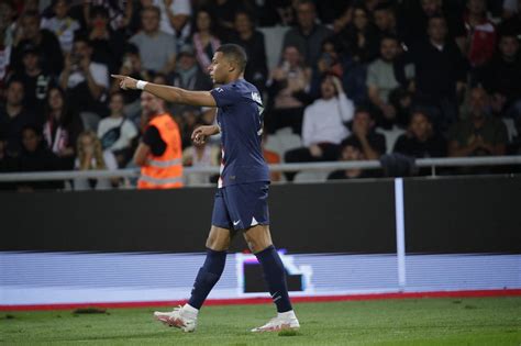 Il PSG smentisce le cifre del rinnovo di Mbappé Storia completamente