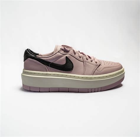 Air Jordan Low Elevate Iced Lilac Exclusiv Sneakers