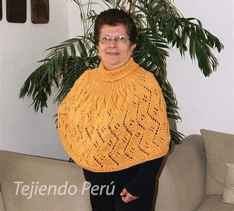 Capa Con Cuello Alto Tejiendo Per