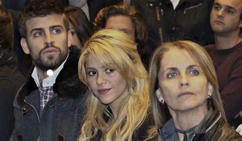 Shakira Pone Una Bruja En El Balc N Vigilando Hacia La Casa De Su Ex Suegra