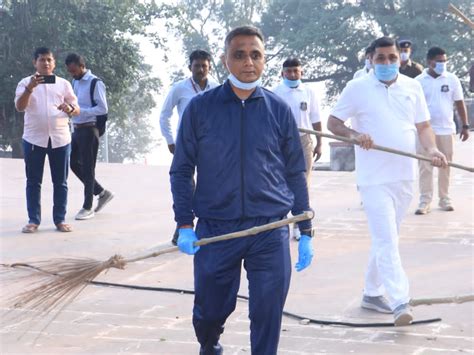 Panchmahal Police Joins Campaign To Clean Pilgrims The Message Of