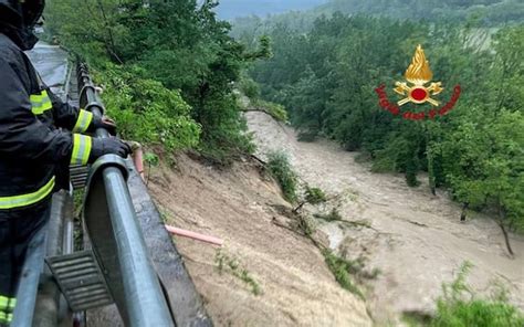 Alluvione In Emilia Romagna Su Formiche Net Le Immagini Satellitari