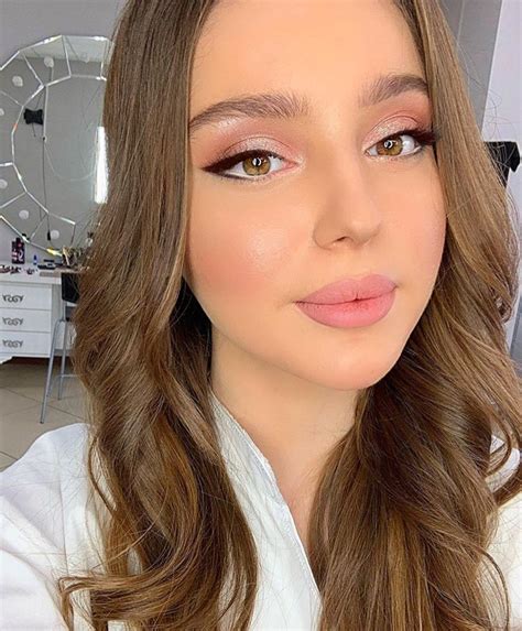 Pin by Արաքս Դավթյան on Make up Classy makeup Nude makeup Makeup looks