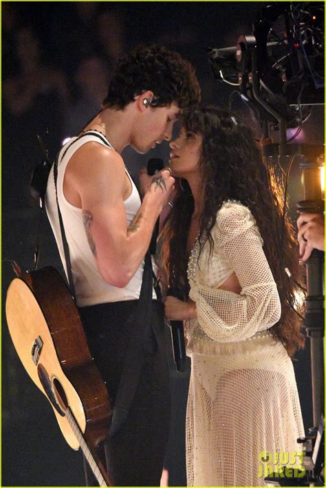 Watch Shawn Mendes Camila Cabello S Steamy Senorita Performance At