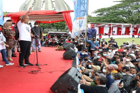 Ganjar Pranowo Lepas Pemudik Asal Jateng Dalam Program Mudik