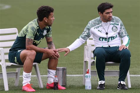 Abel Ferreira Conversa Com Elenco E Comanda Primeiro Treino No