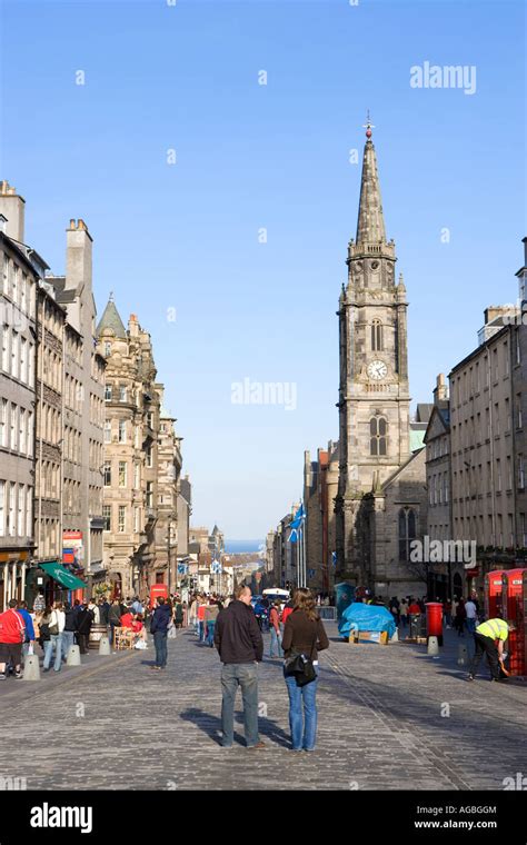 Edinburgh city centre Stock Photo - Alamy