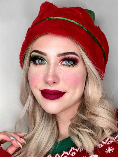 Outstanding And Cute Christmas Makeup For Celebration Christmas