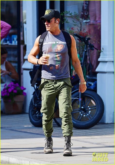 Justin Theroux Shows Off His Muscles During Day Out In London Photo