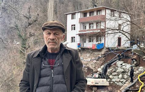 Artvin de heyelan nedeniyle yıkılma tehlikesi bulunan bina boşaltıldı