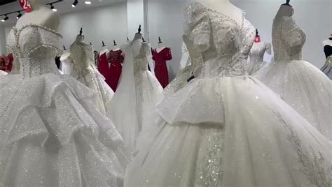 Luxury Dubai Feathers Nude Evening Dresses Long Sleeves Elegant High Neck Arabic Wedding Formal