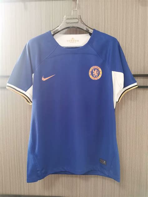 Aperçu des nouveaux maillots de foot Chelsea 2023 2024