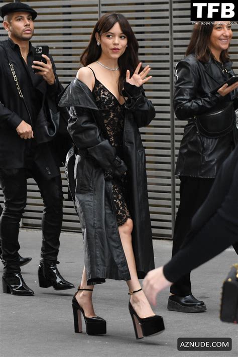 Jenna Ortega Sexy Seen Flaunting Her Hot Cleavage At The Valentino Fashion Show In Paris Aznude