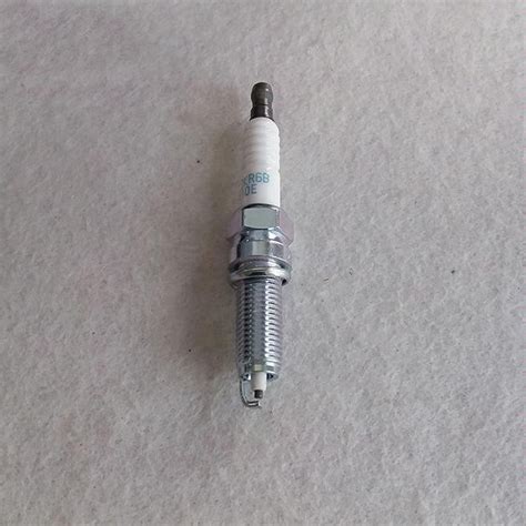 Wholesale Auto Parts Spark Plugs Lzkr6e-10e Elr9QC10 18858-10090 Spark ...