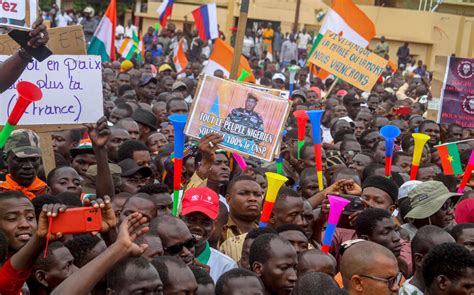 Niger Des Milliers De Personnes Se Rassemblent à Niamey Au Lendemain