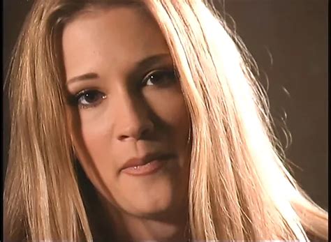 Atemberaubende Blonde Hure Reitet Schwanz Auf Der Schwarzen Couch Im