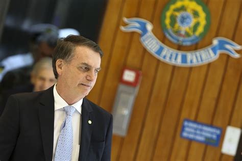 Registro De Arma Sobe 280 Bolsonaro Promete Decreto Para Facilitar