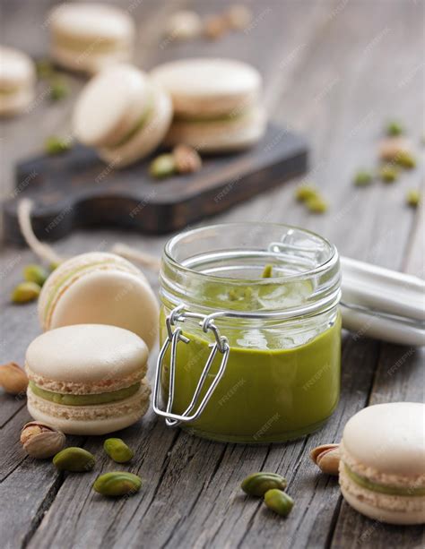 Premium Photo | Macaroons with a pistachio paste