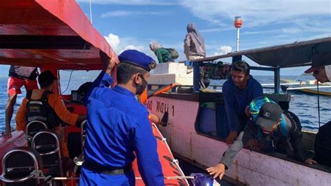 Kemudi Patah Satu Kapal Longboat Kandas Di Pulau Tupu Tupu Halmahera