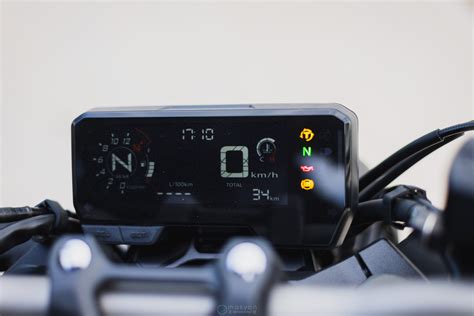 Zdjęcia 16 Honda CB 650R zegary Honda CB650R wszechstronny naked z rodziny Neo Sports Cafe na