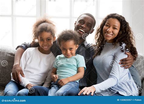 Portrait De Grande Famille Heureuse D Afro Am Ricain La Maison Image