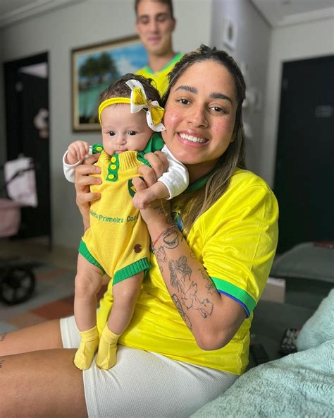 MC Loma rebate críticas por deixar filha para curtir Farofa da Gkay