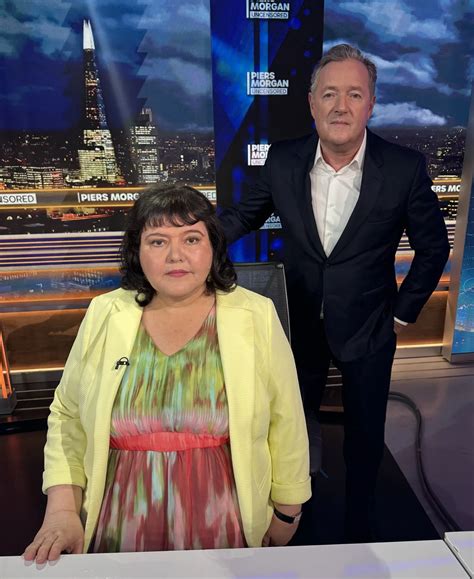 Bebê Rena Martha da vida real dá entrevista para Piers Morgan Geek