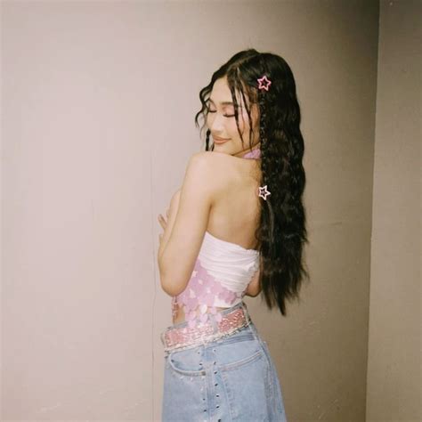 Pin By Izumi On Aesthetic Anime In 2024 Pretty Brunette Beautiful Wife Pink Suit