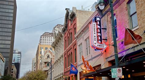 Sixth Street in Downtown Austin - Tours and Activities | Expedia.ca