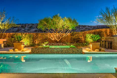 Lap Pool With Rim Flow Spa Fire Pit Tropisch Pools Las Vegas