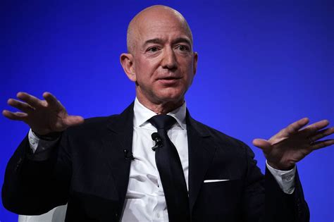 Jeff Bezos Says National Enquirer Is Threatening To Publish His Nude Photos Lift Lie