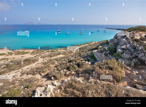 La Playa De Cala Rossa En Favignana Islas Archipi Lago De Las Egadi