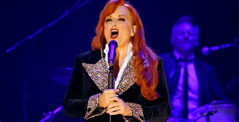 Watch Wynonna Judd Has Fans Emotional With Kentucky Derby National