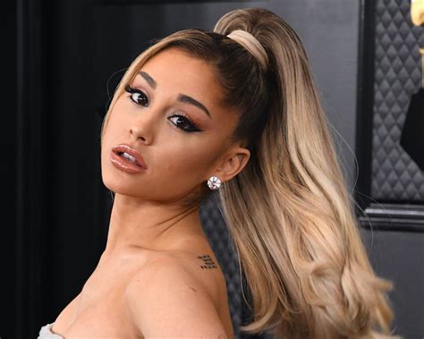 13 Stunning Ariana Grande Makeup Looks From Over The Years