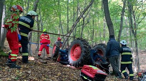 ACUM Un bărbat a murit în urma unui grav accident cu tractorul