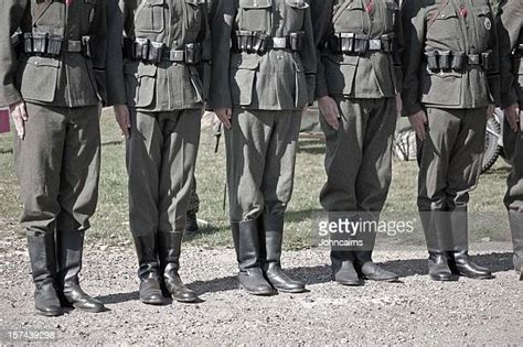 Bundeswehr Uniform Stockfoto's en -beelden - Getty Images