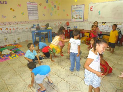 DANÇA E MOVIMENTO NA EDUCAÇÃO INFANTIL