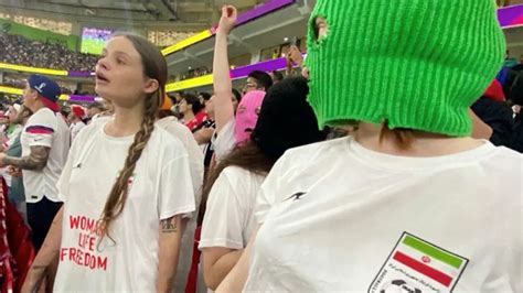 Pussy Riot Protestiert Bei Wm F R Frauen Im Iran Sport At