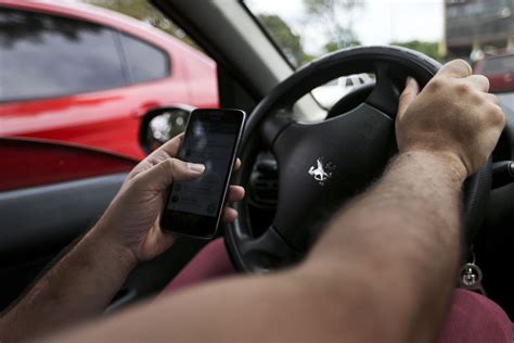 Uso De Telefones Celulares No Trânsito é Uma Das Principais Causas De