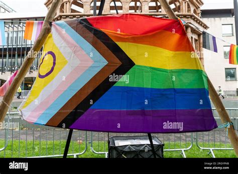 Bandera De Progreso Del Orgullo Inclusivo Intersexual Fotograf As E